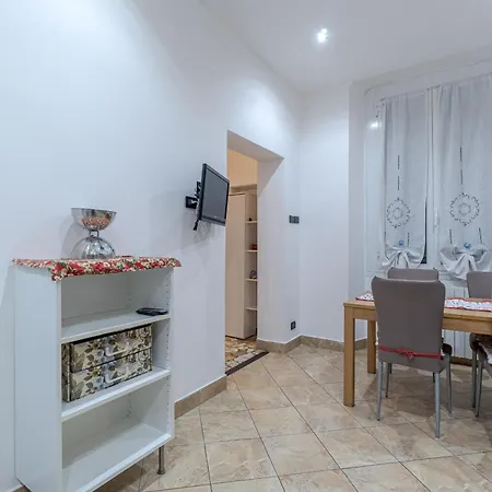 Guesthost - Porto Antico Functional & Roomy Flat Appartement *