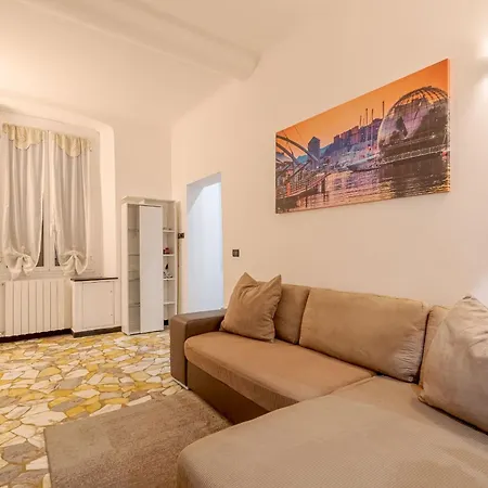 Porto Antico Functional & Roomy Flat *