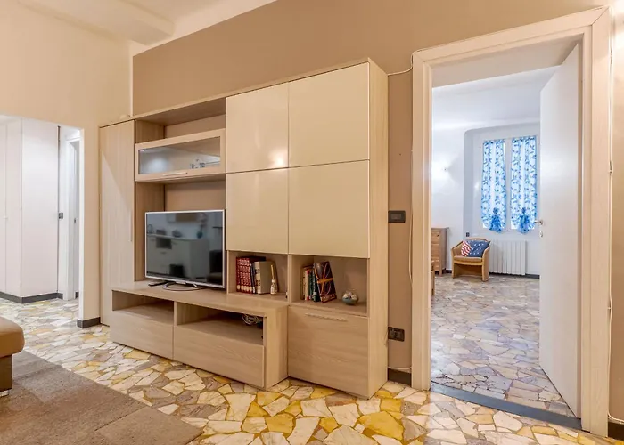 Apartmán Guesthost - Porto Antico Functional & Roomy Flat Janov