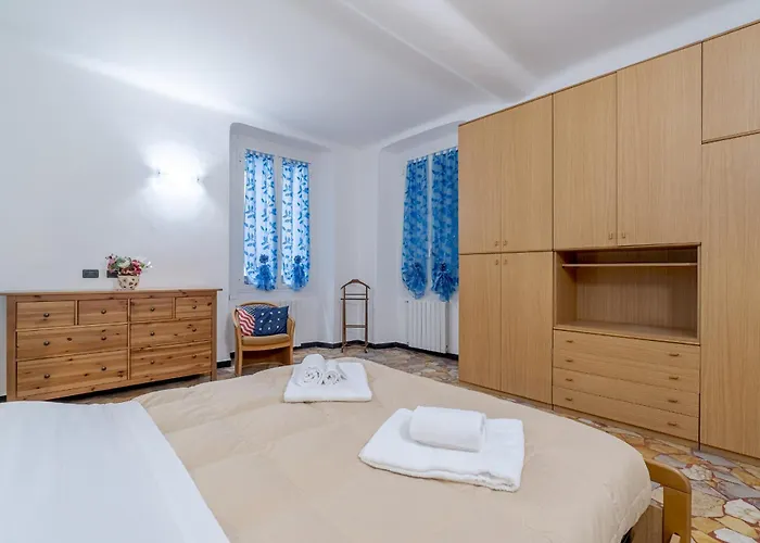 Guesthost - Porto Antico Functional & Roomy Flat * Janov