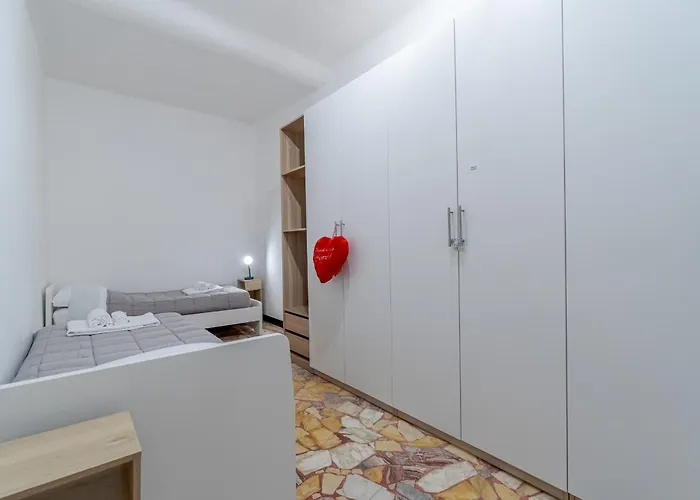 Apartmán Guesthost - Porto Antico Functional & Roomy Flat