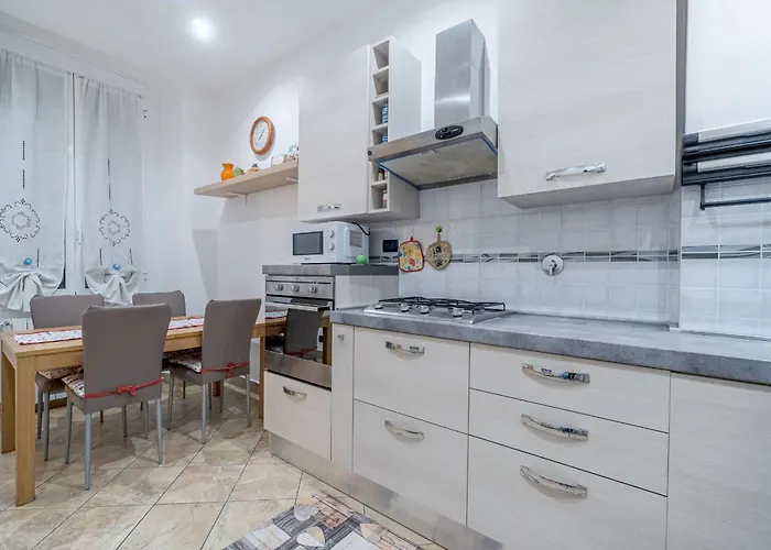 Apartmán Guesthost - Porto Antico Functional & Roomy Flat *