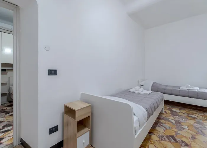 Guesthost - Porto Antico Functional & Roomy Flat Apartmán Janov