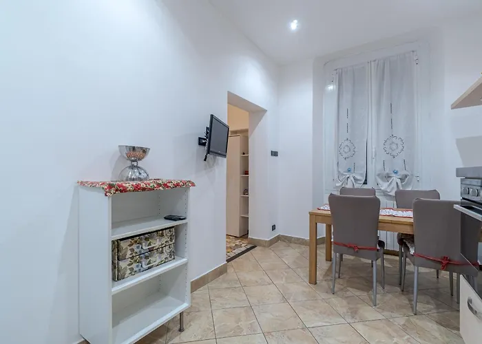 Guesthost - Porto Antico Functional & Roomy Flat Apartmán *