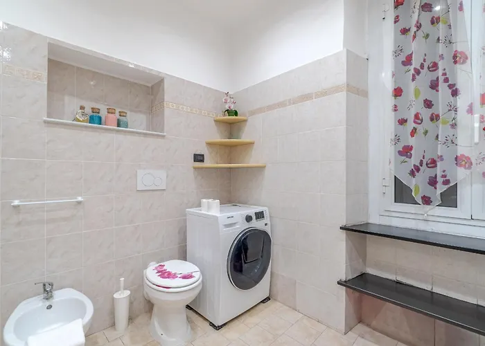 Guesthost - Porto Antico Functional & Roomy Flat Janov