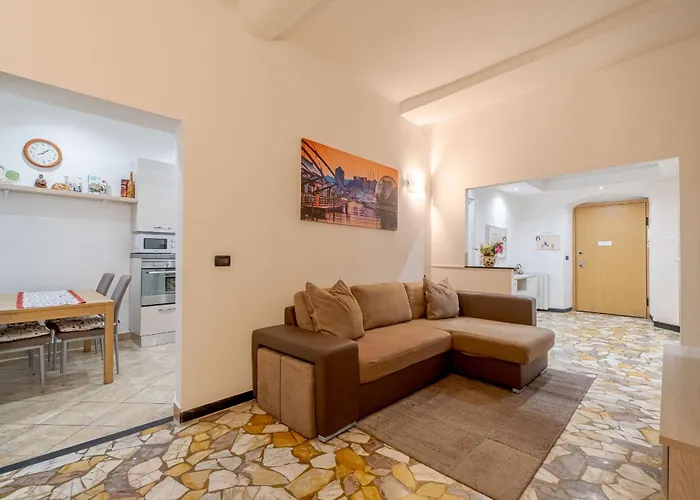 Guesthost - Porto Antico Functional & Roomy Flat Apartmán Janov