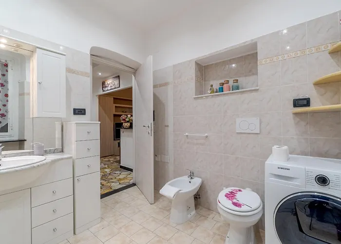 Apartmán Guesthost - Porto Antico Functional & Roomy Flat *