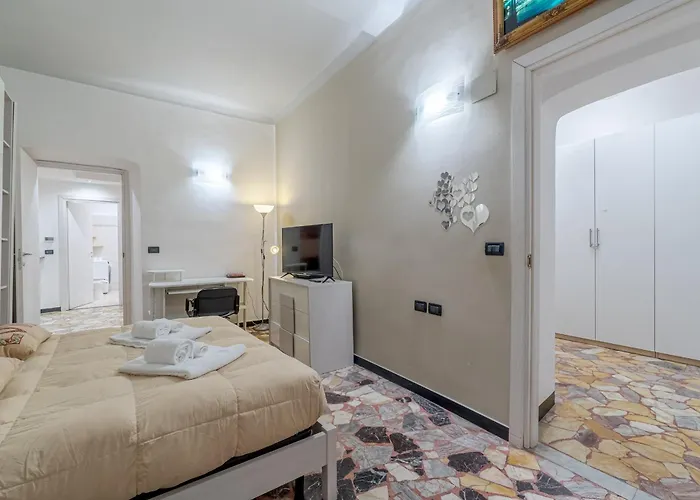 Guesthost - Porto Antico Functional & Roomy Flat