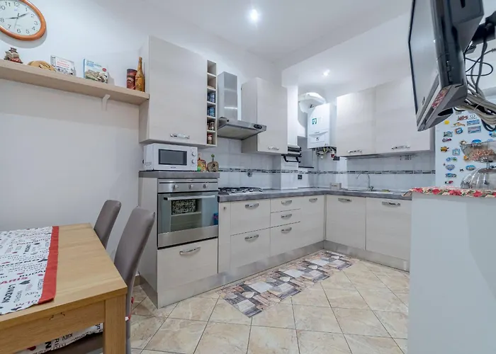 Guesthost - Porto Antico Functional & Roomy Flat Apartmán