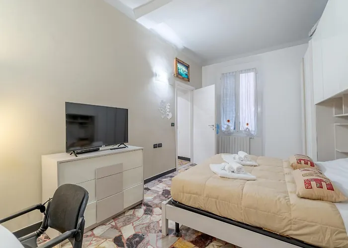 Guesthost - Porto Antico Functional & Roomy Flat Apartmán *