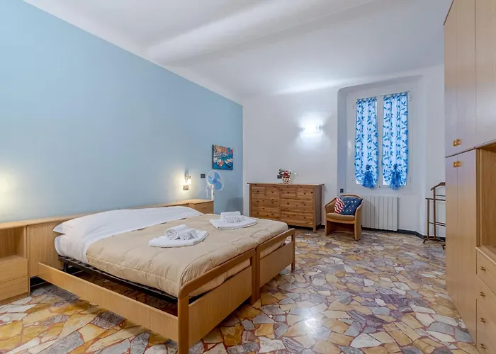 Apartmán Guesthost - Porto Antico Functional & Roomy Flat Janov