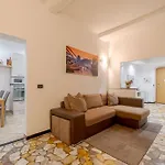 Guesthost - Porto Antico Functional & Roomy Flat Apartman Genova