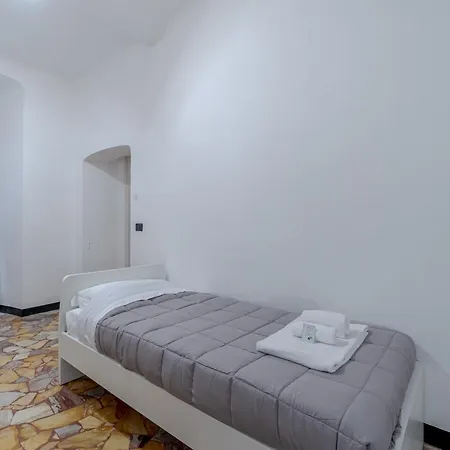 Guesthost - Porto Antico Functional & Roomy Flat