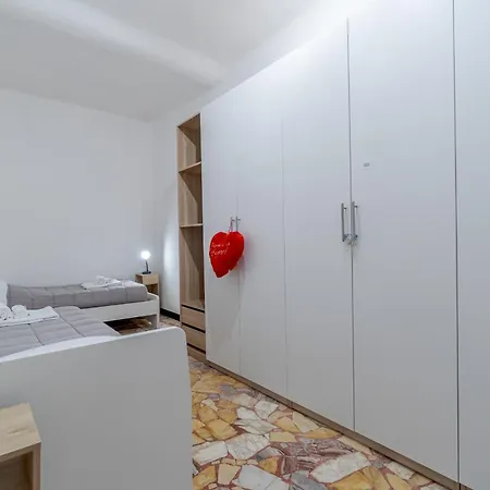 Lejlighed Guesthost - Porto Antico Functional & Roomy Flat
