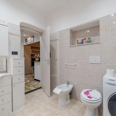 Lejlighed Guesthost - Porto Antico Functional & Roomy Flat *