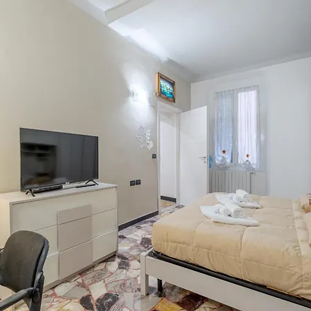 Guesthost - Porto Antico Functional & Roomy Flat Lejlighed *