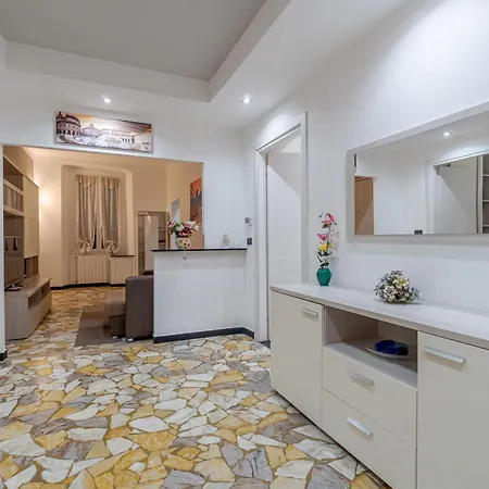 Guesthost - Porto Antico Functional & Roomy Flat Lejlighed *