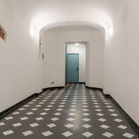 Guesthost - Porto Antico Functional & Roomy Flat Apartman *